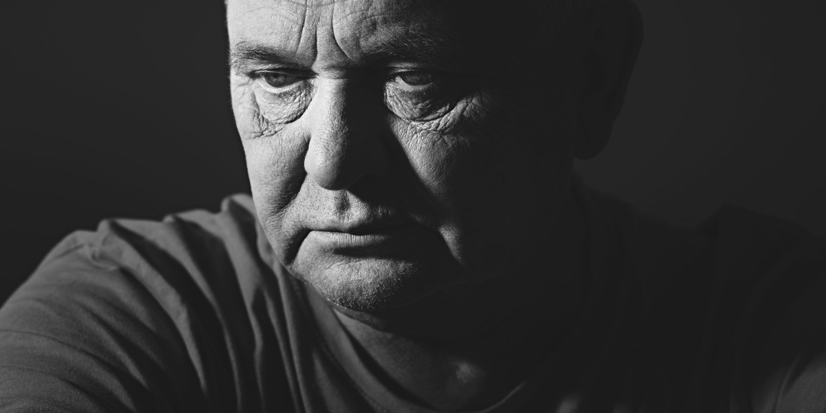 Patient mit Tränensäcken